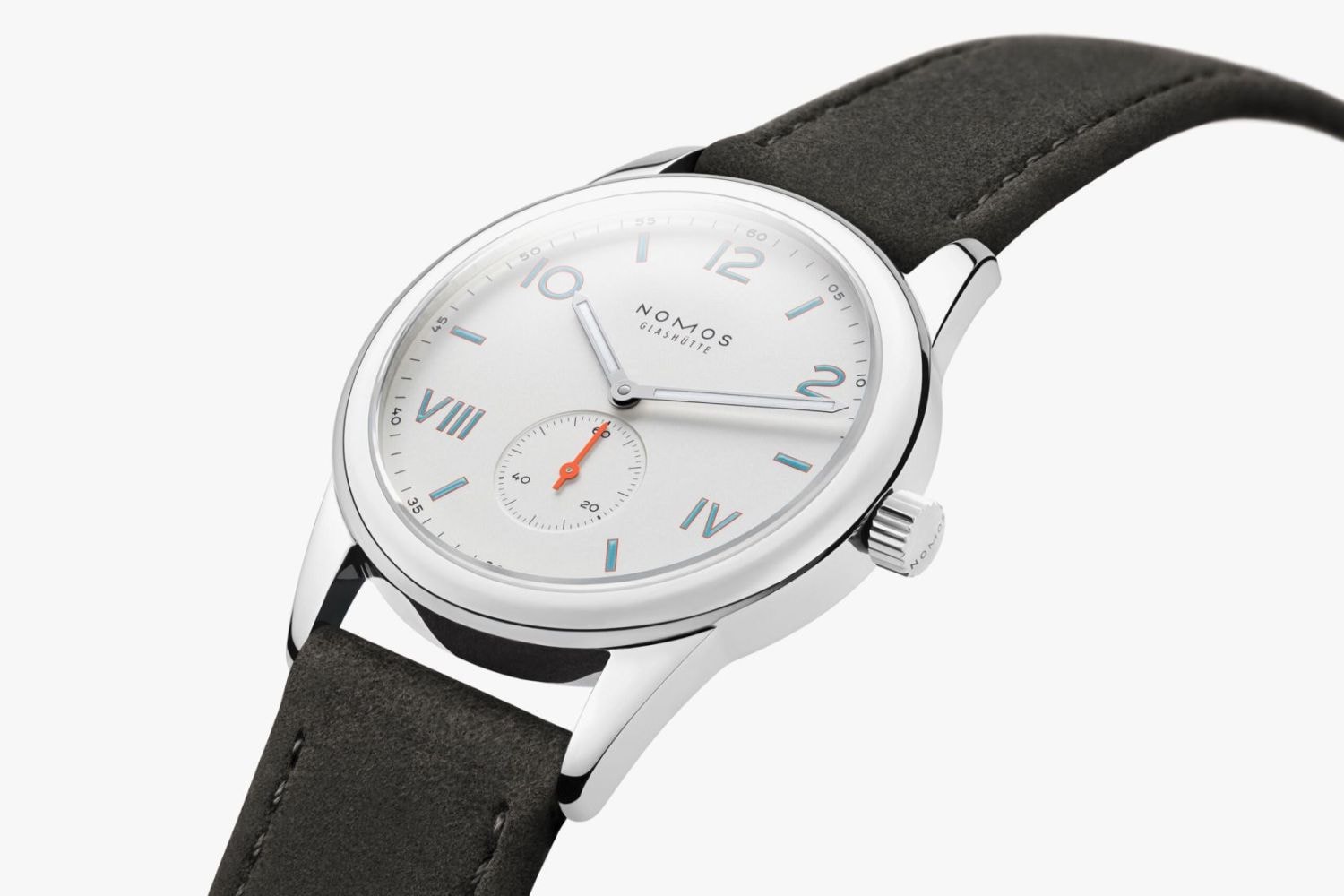 NOMOS Club Campus 38, 737