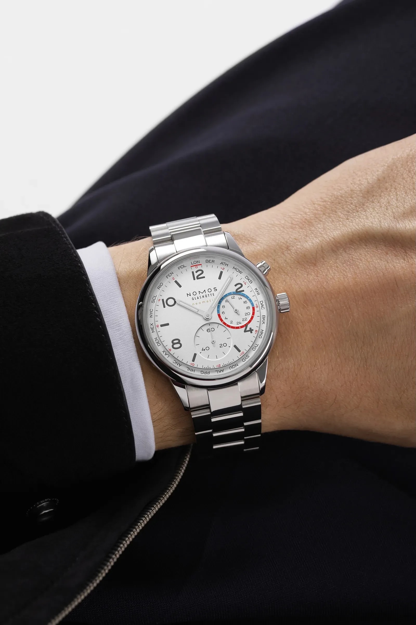 NOMOS Club Sport neomatik Weltzeit am Handgelenk